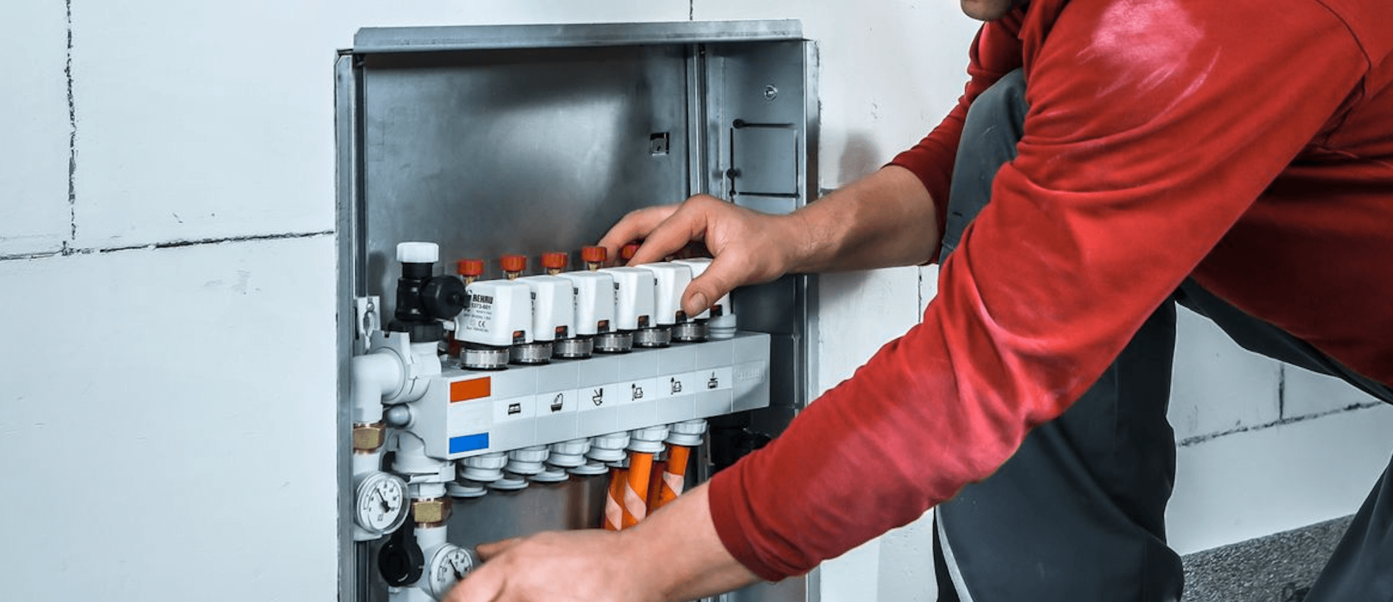 Kiezen voor een open of gesloten vloerverwarmingverdeler?