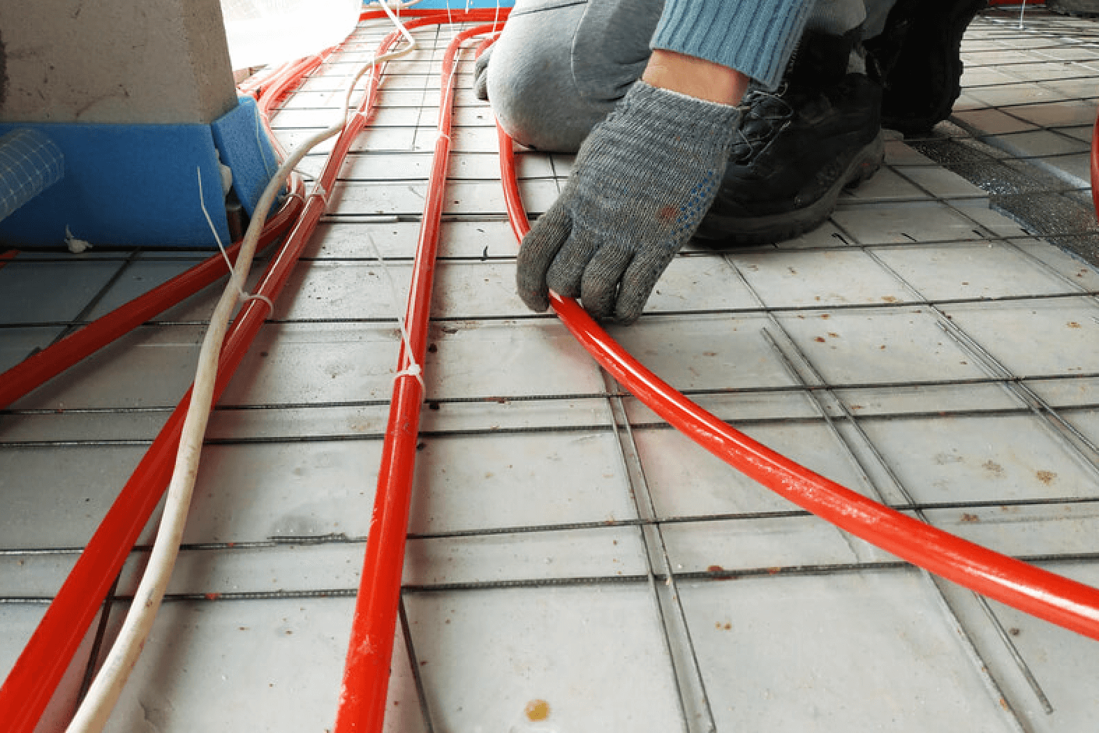 Vloerverwarmingsbuis leggen: hoe doe ik dat?