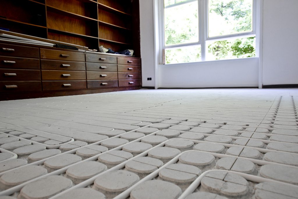 Watergedragen of elektrische vloerverwarming: wat is de beste keuze voor uw woning?