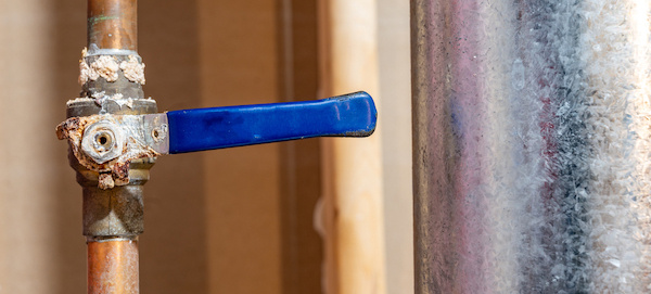 Messing vs RVS kogelkraan: wat is beter voor uw toepassing?